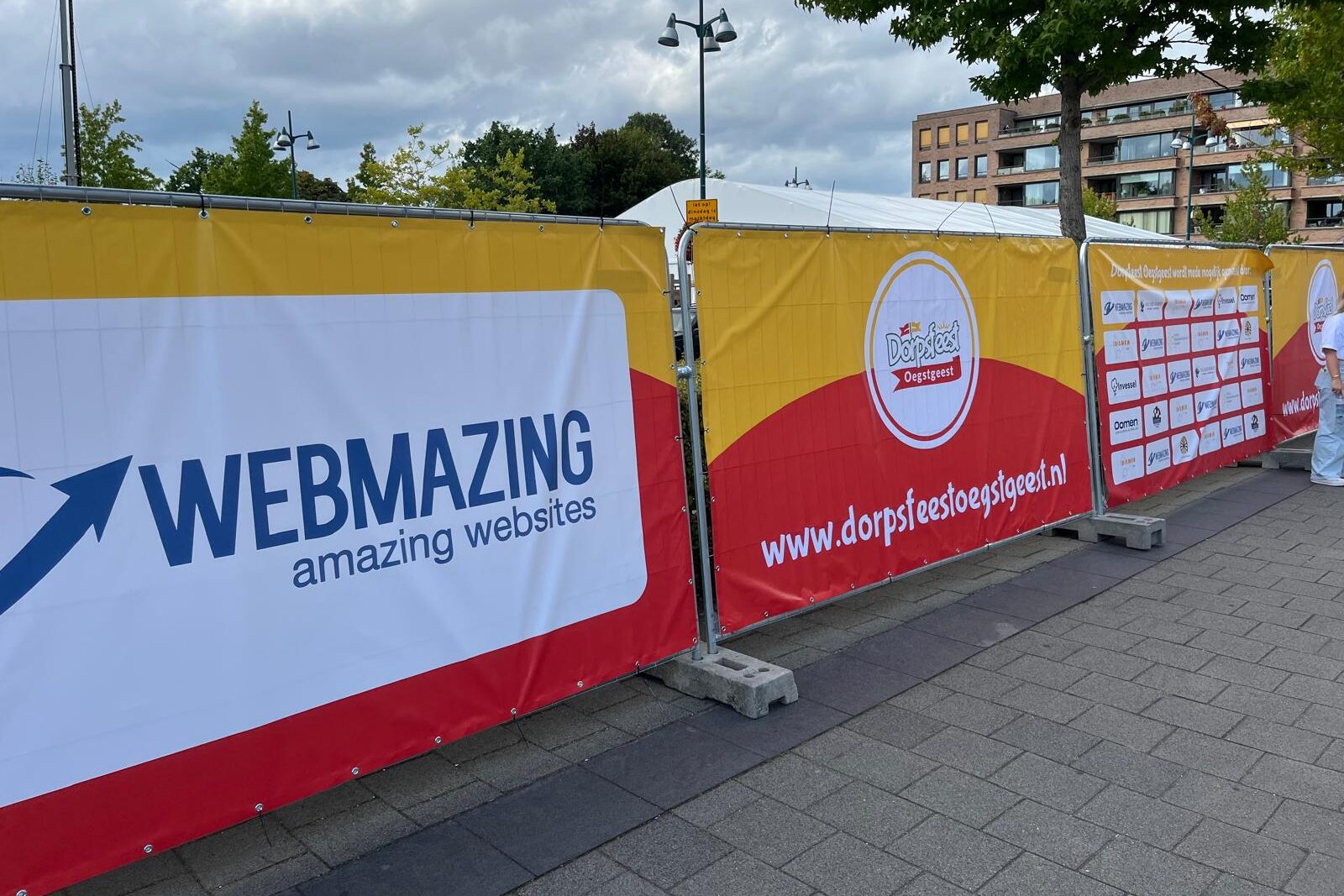 Hekwerkdoeken bij een evenement